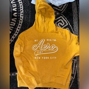 Girls medium aero sweatshirt